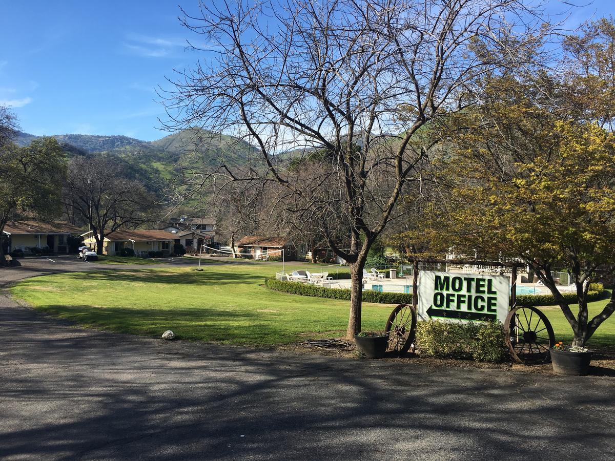 Lazy J Ranch Motel Three Rivers Exterior photo
