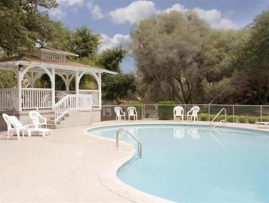Lazy J Ranch Motel Three Rivers Exterior photo