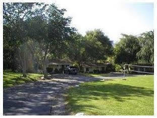 Lazy J Ranch Motel Three Rivers Exterior photo